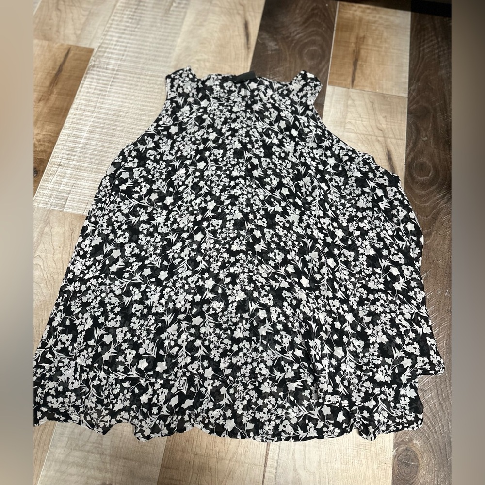Black and White floral swing top